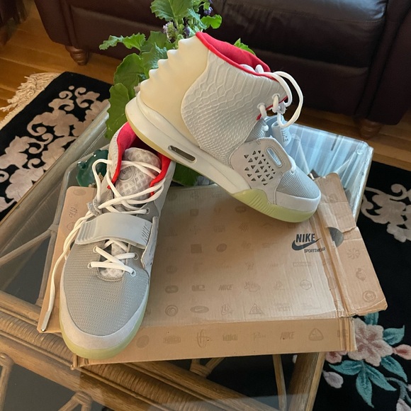 Nike Air Yeezy 2 NRG Pure Platinum W/ box \u0026 Dust Bag NIB